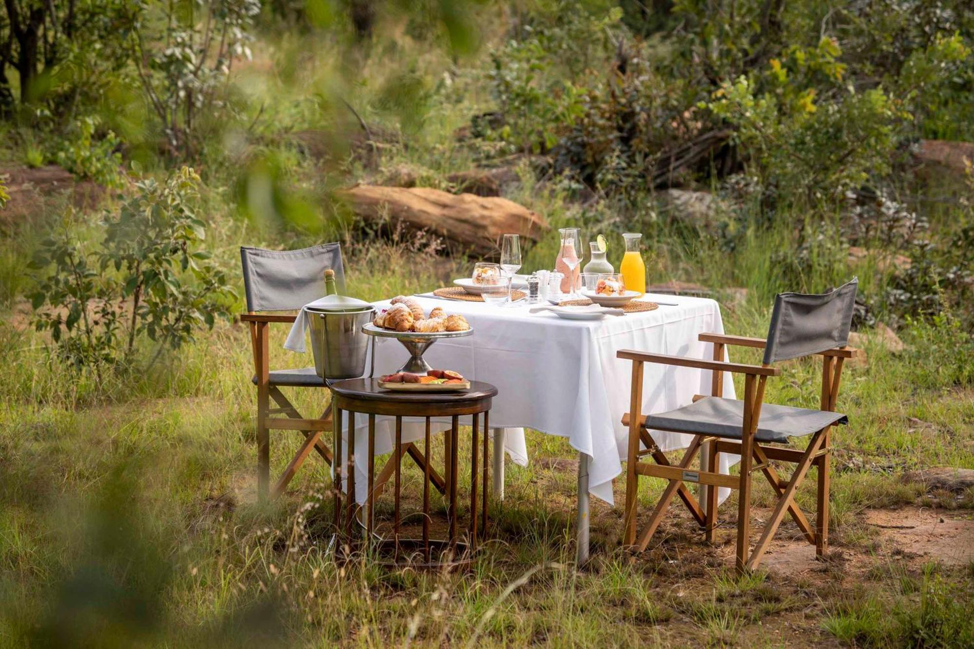 Ekuthuleni Lodge Strand Luaran gambar